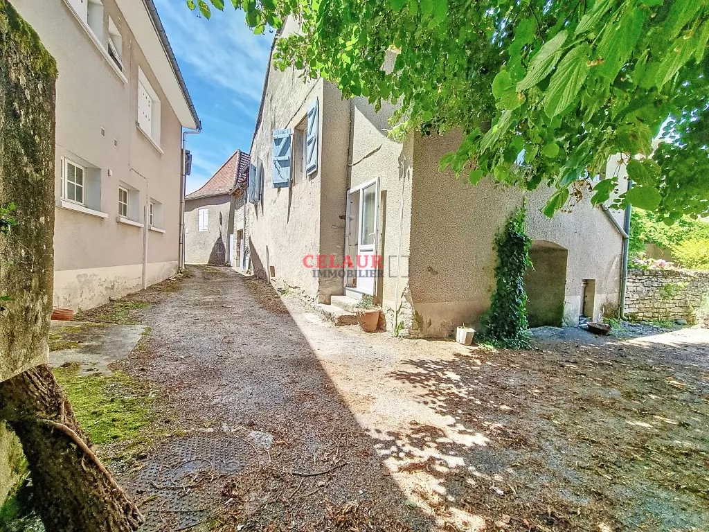 maison de bourg en pierre (sans jardin)