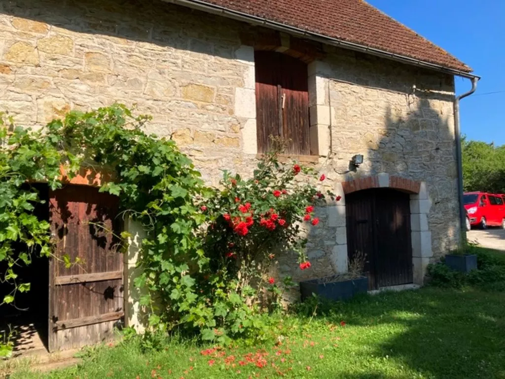 Corps de ferme en pierre